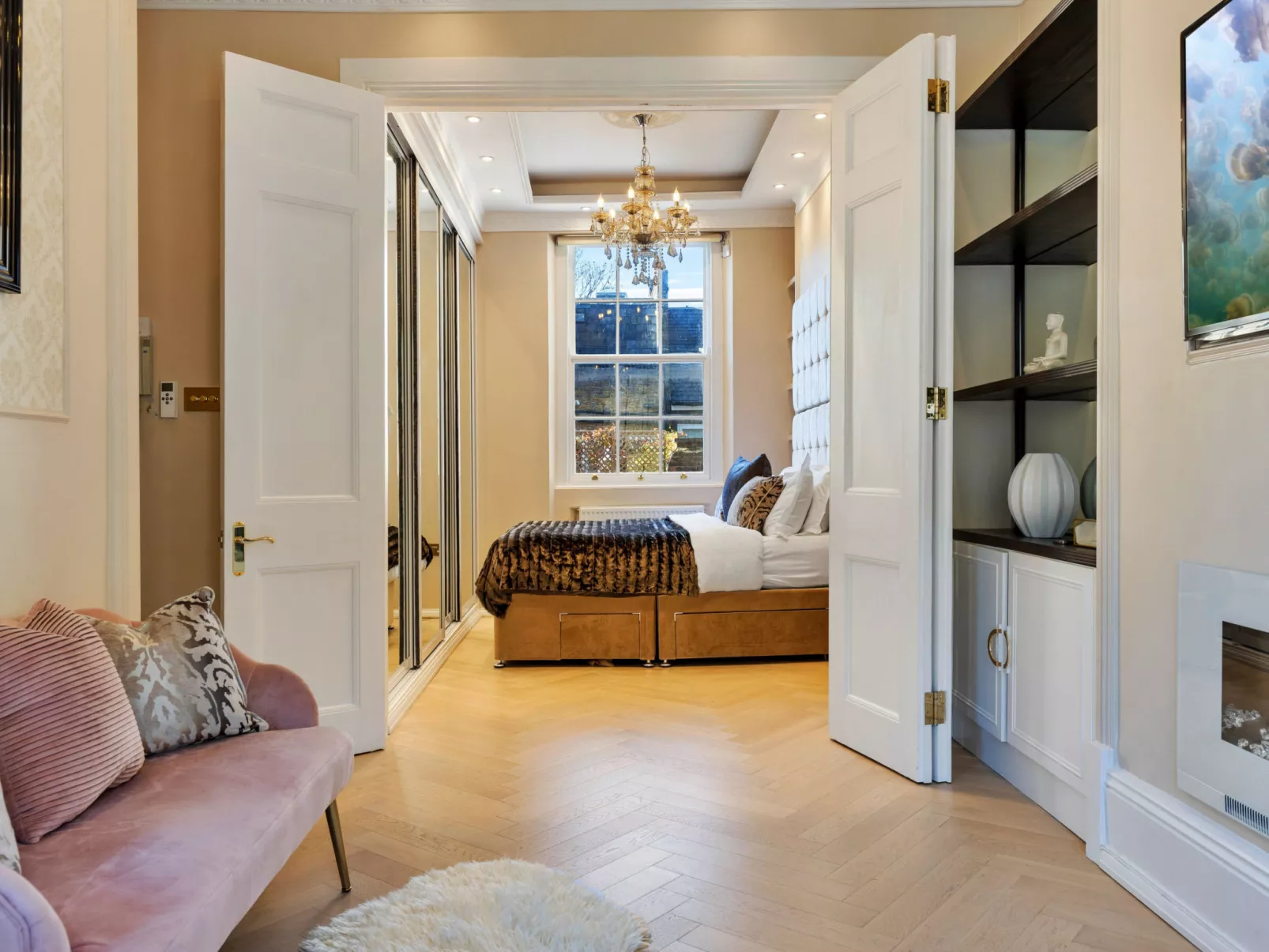 The Marylebone Marilyn-Inside