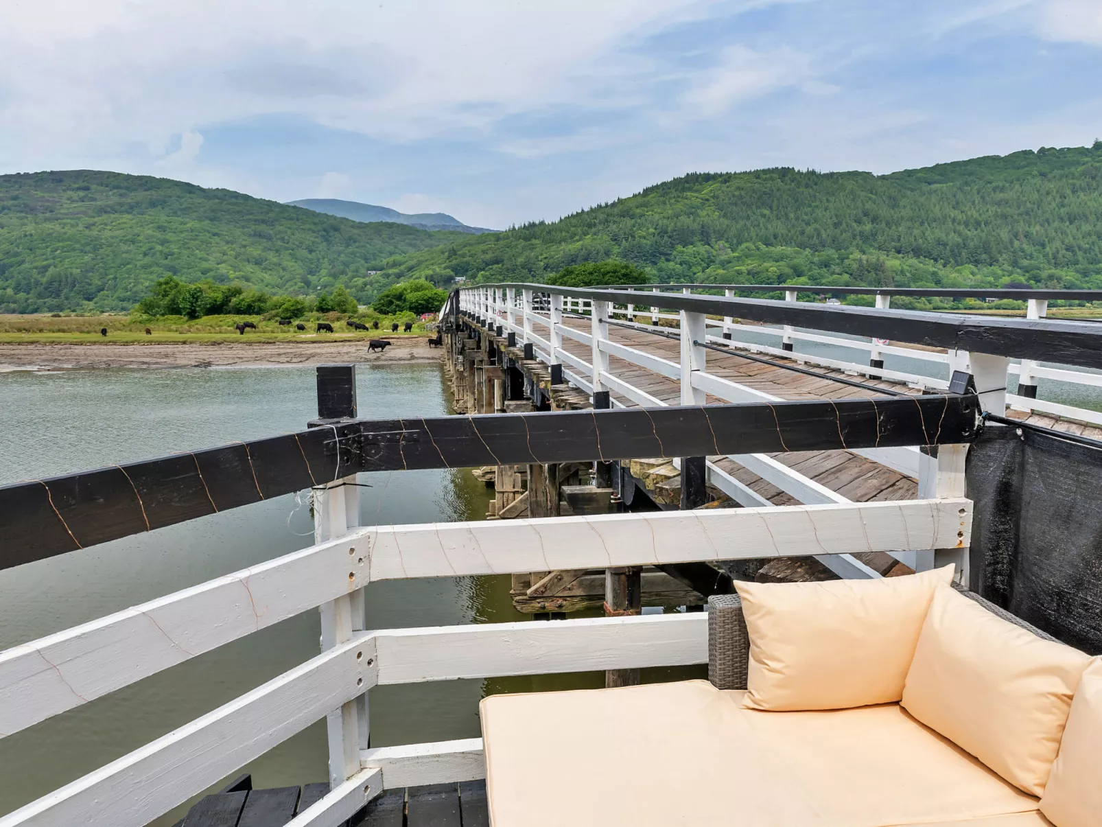 Toll Bridge Cottage-Dehors