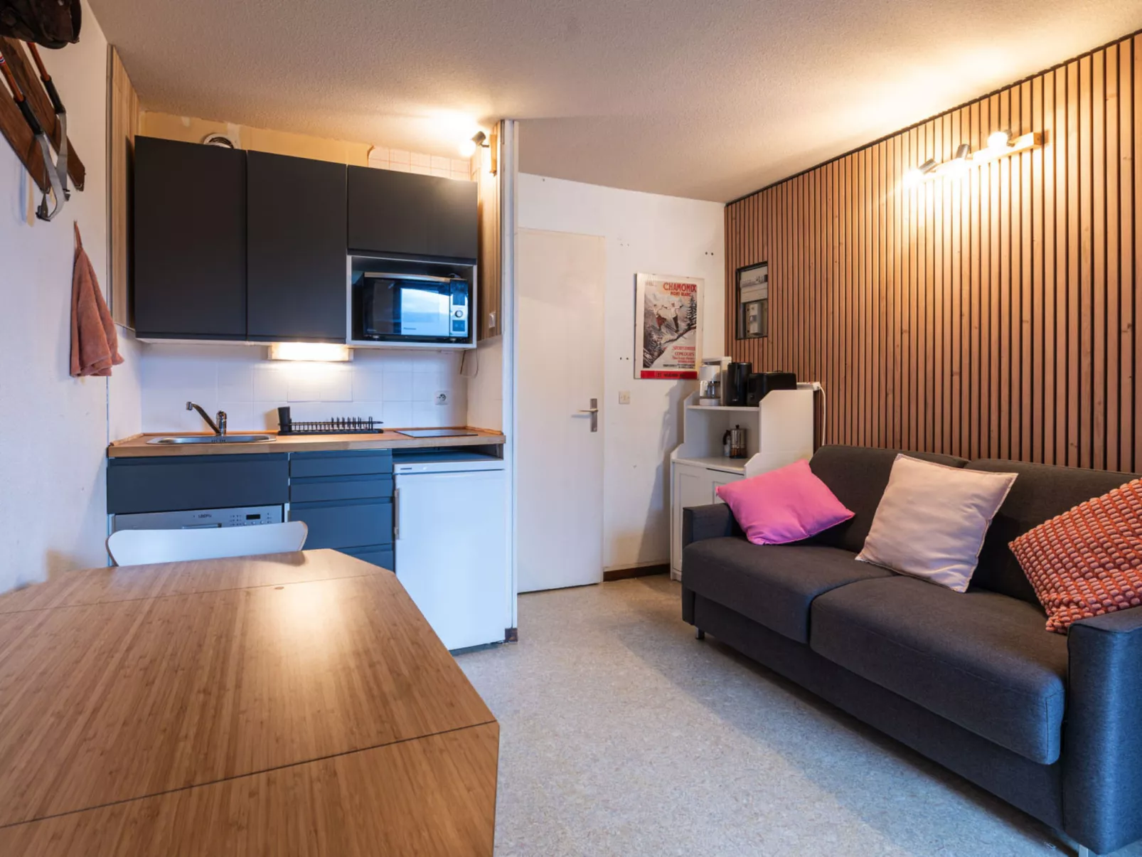 P. LES ESSERTS-Inside