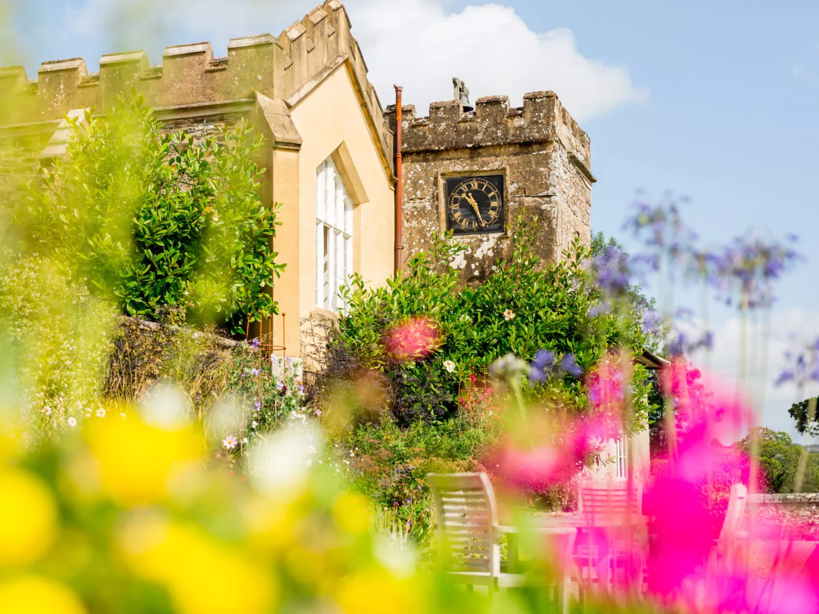 Historic Castle on River Tamar-Draußen