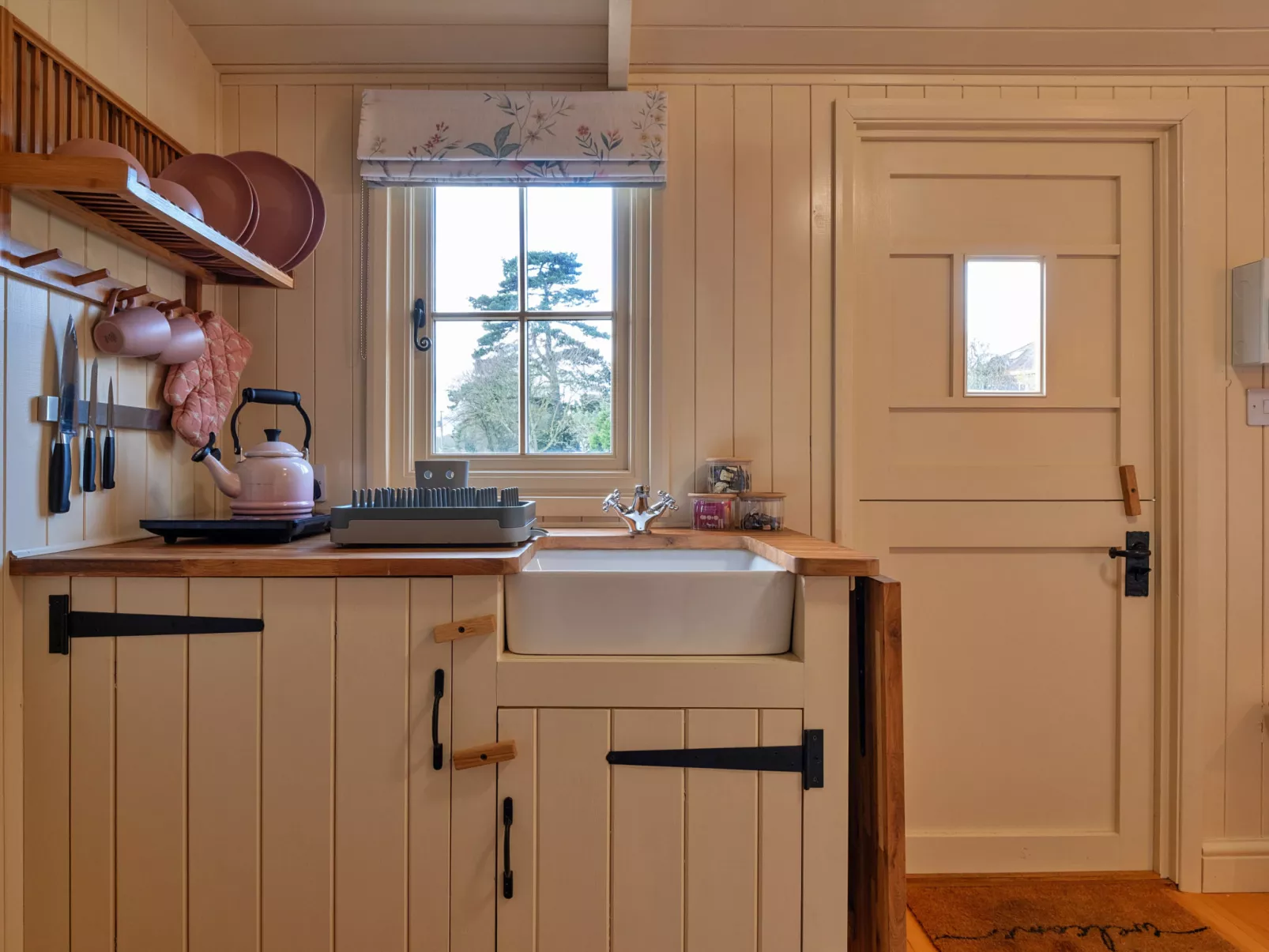 The Flower Hut-Dehors