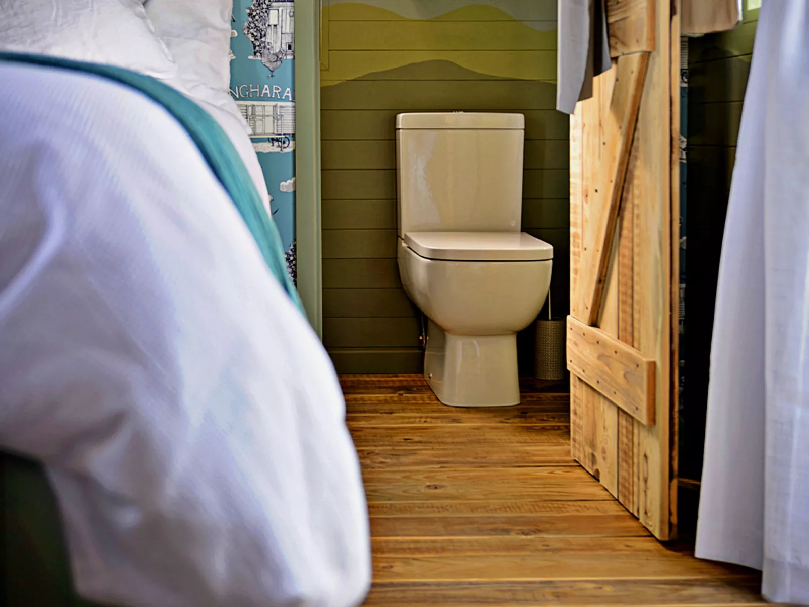 'Angharad' Poachers Hut-Inside