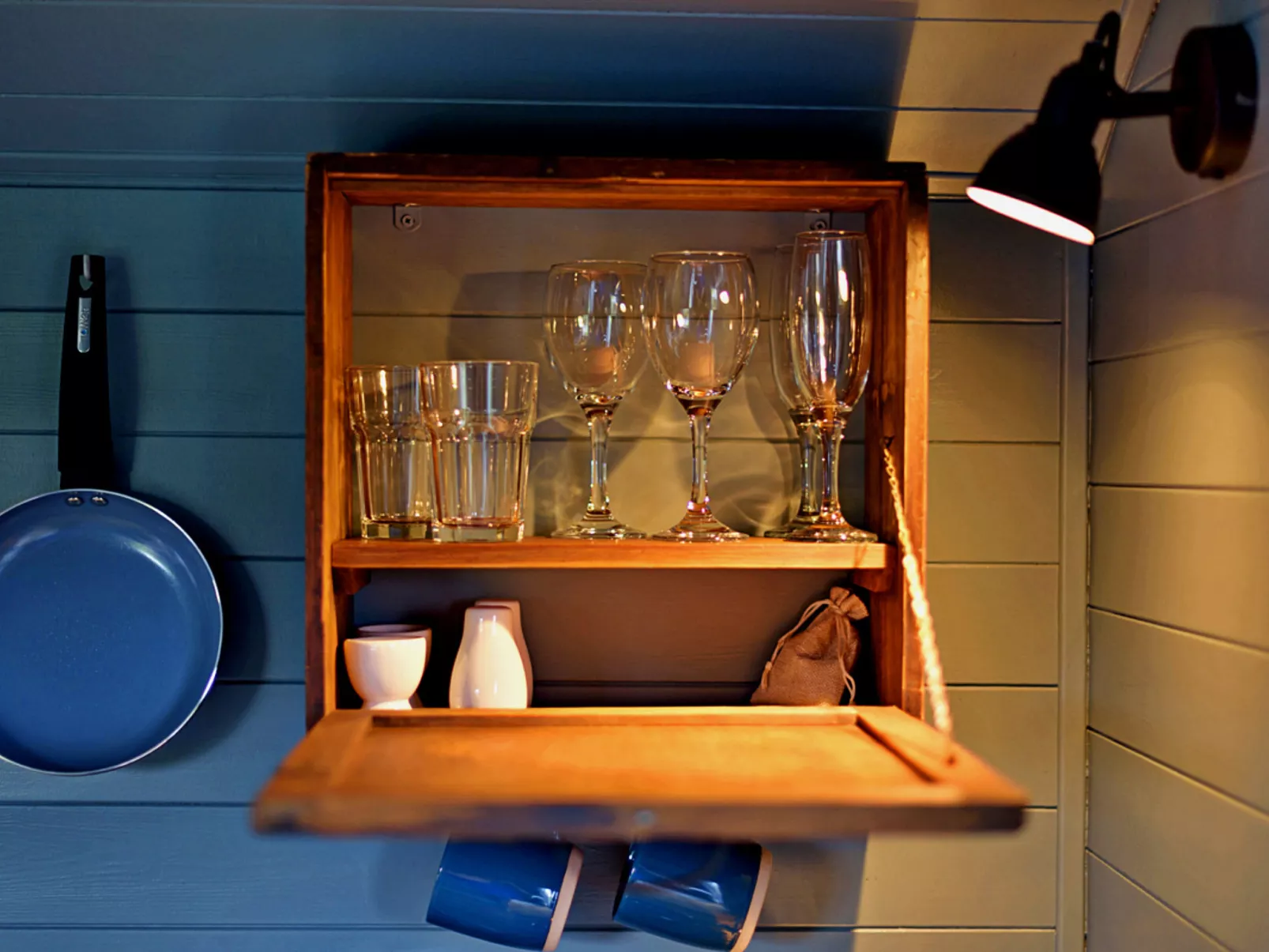 'Susanna' Poachers Hut-Dedans