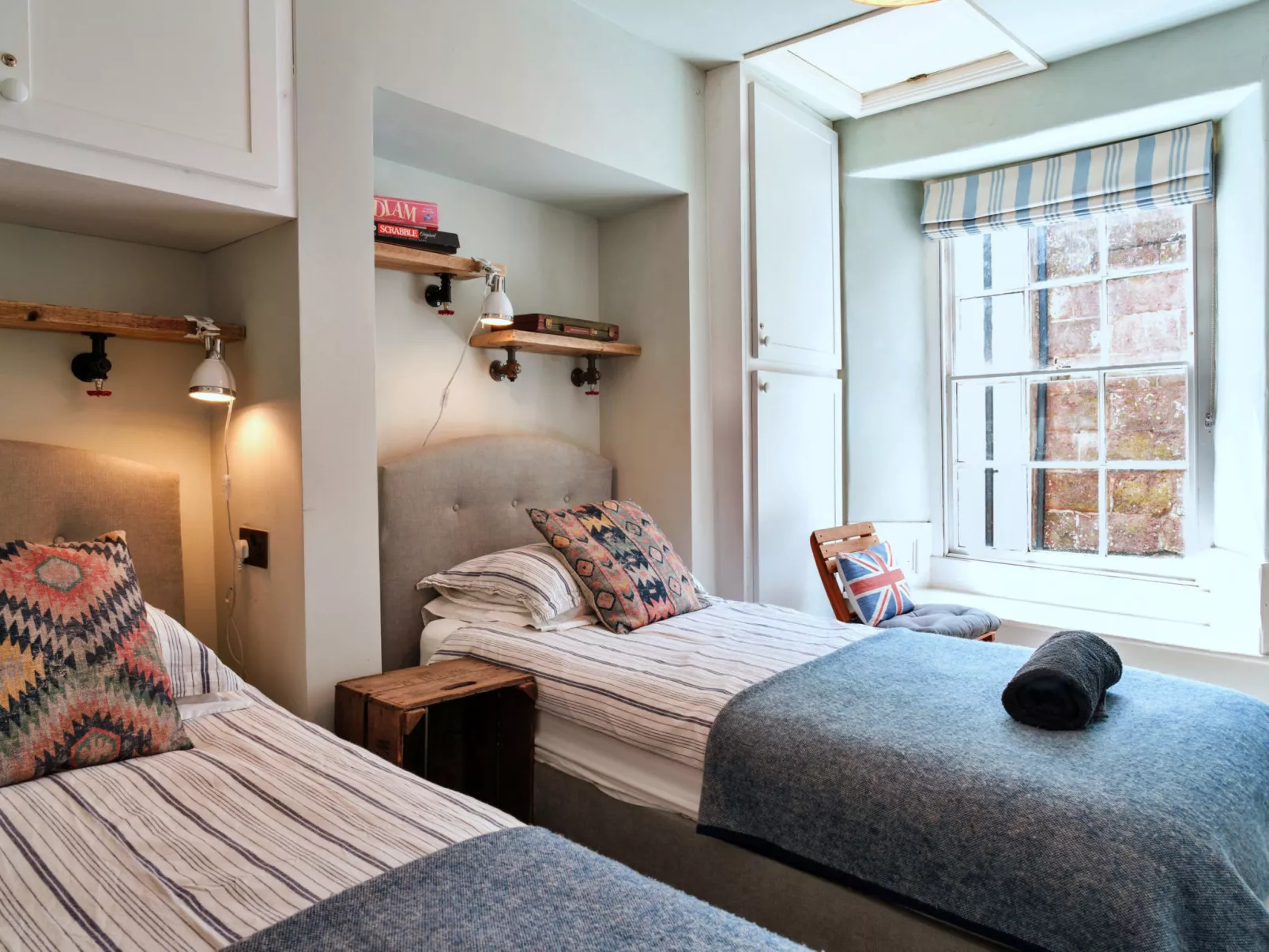 April Cottage-Dedans