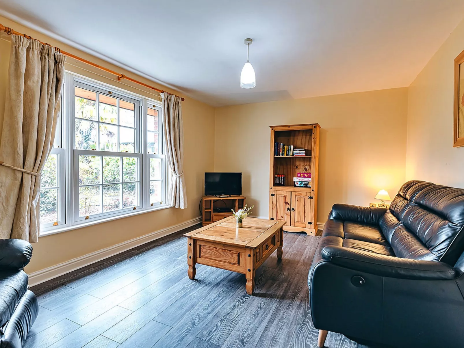 Netley Hall - Honeysuckle-Dedans