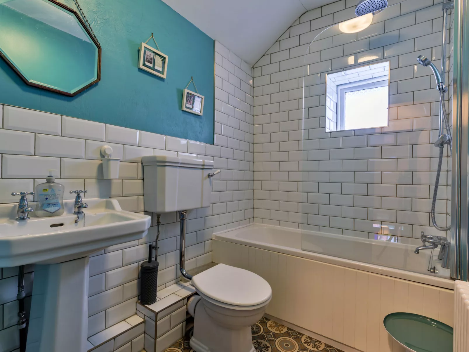 Spring Cottage-Dedans