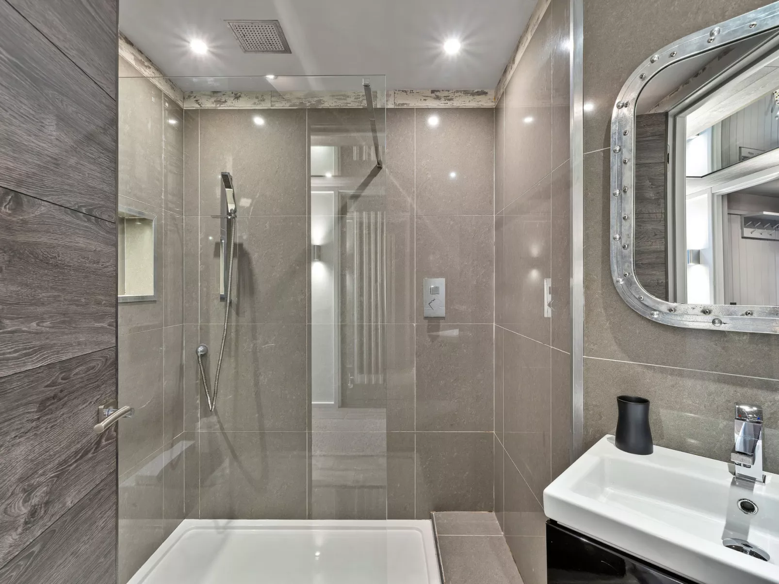 The Old Library-Drinnen