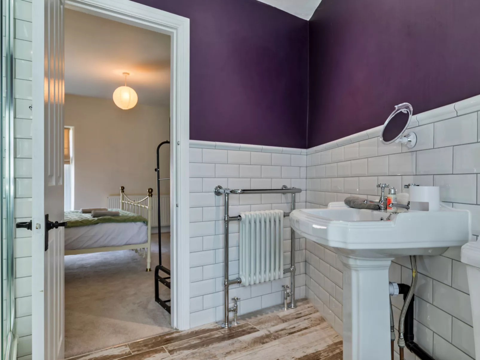 Suzy's Cottage-Inside