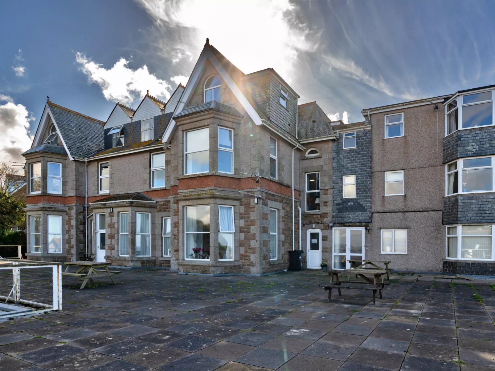 No. 6 Porthgwidden-Outside