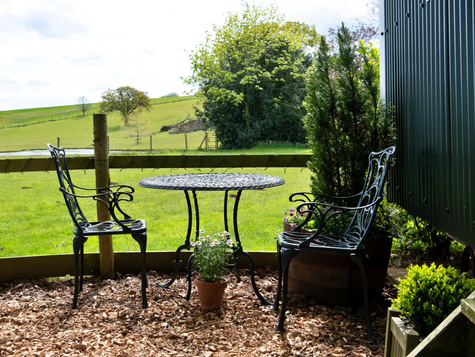 Hay and Hedgerow Glamping-Dehors