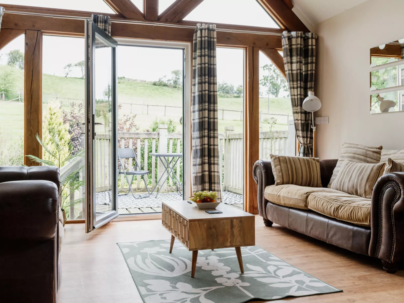 The Welsh Barn-Dedans