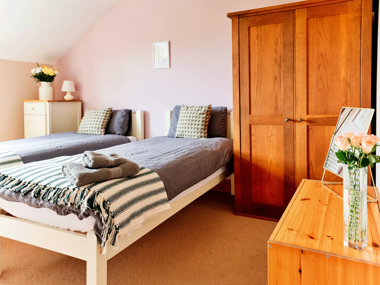 The Welsh Farmhouse-Dedans