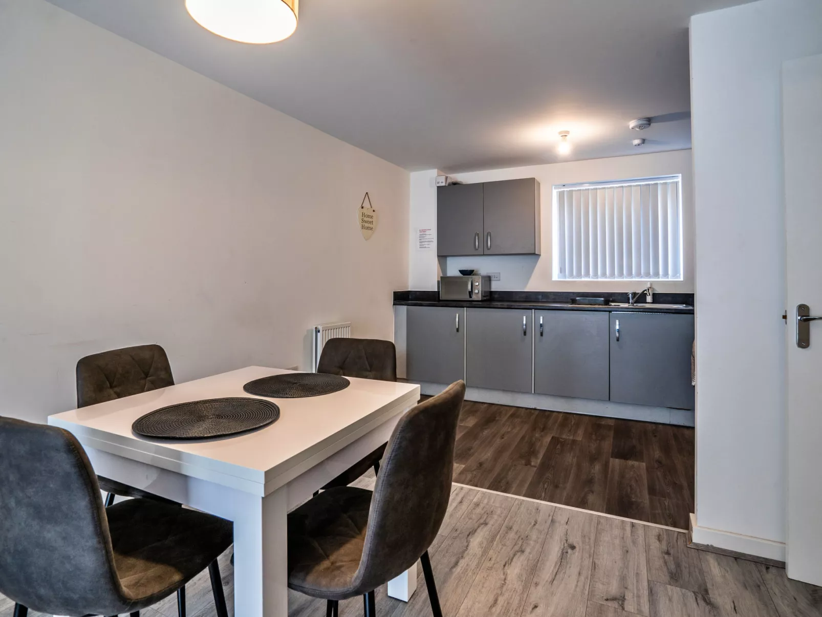 Aldridge Square-Dedans