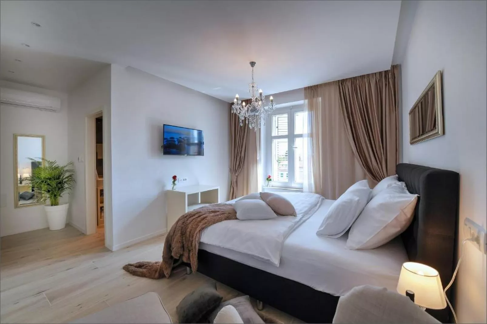 Deluxe Room with King Bed (2)-Chambre