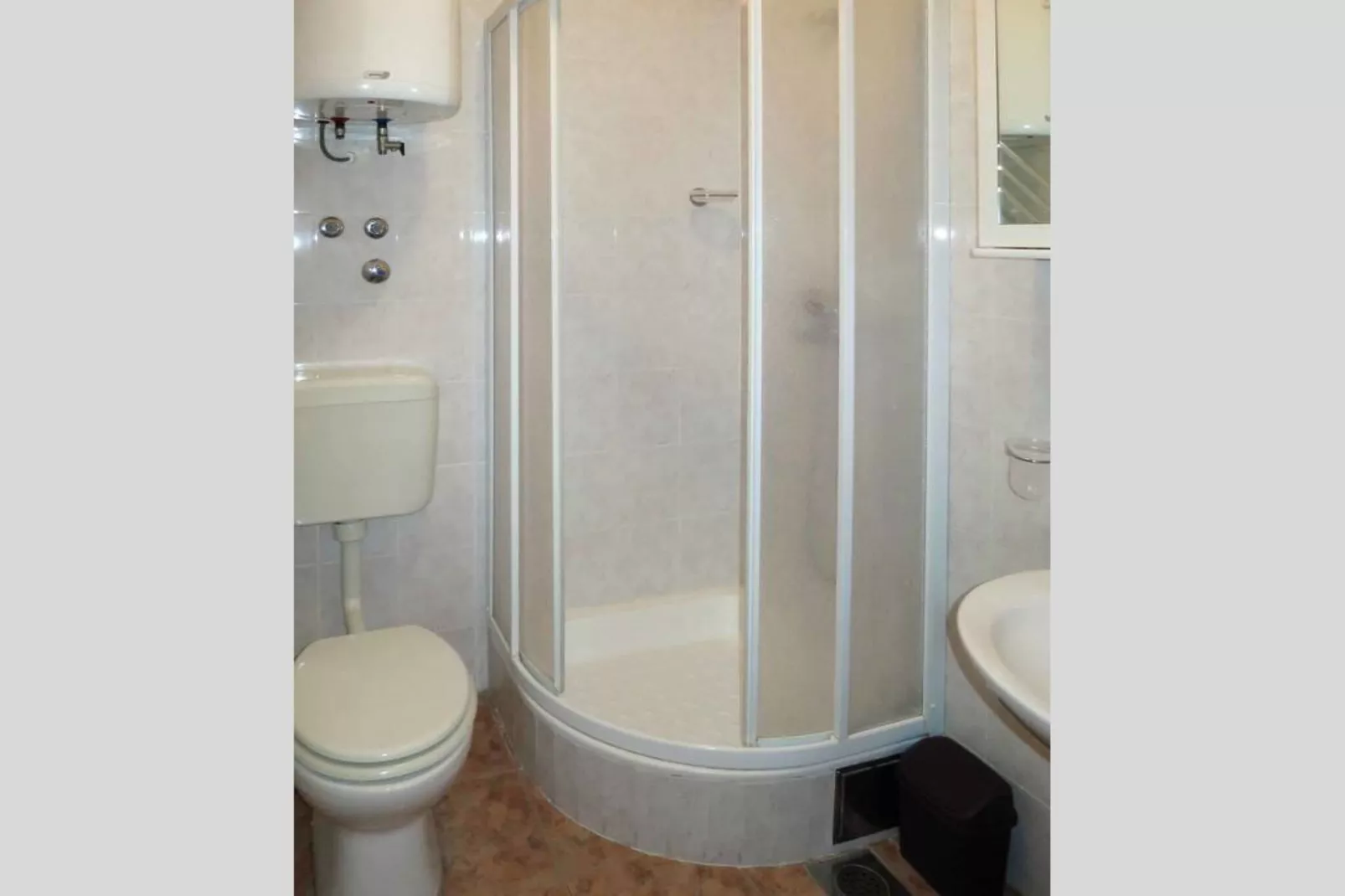 Sea-View Apartments with Pool, Terrace, and Outdoor Lounge in Scenic Čiovo Island - Two Bedroom Apartment (Owner Sollis I)-Bathroom