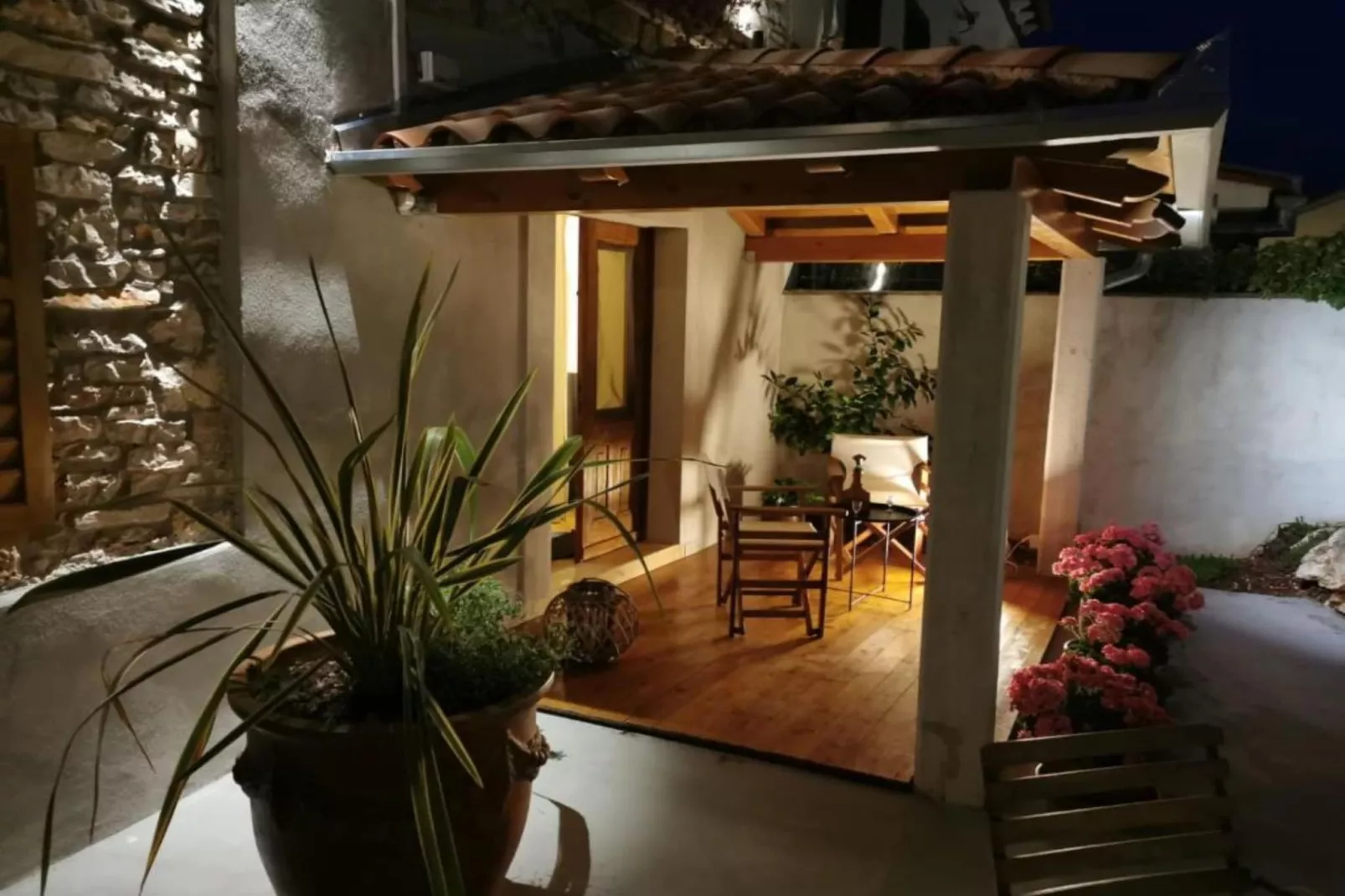 One bedroom apartment (A5)-Outdoor