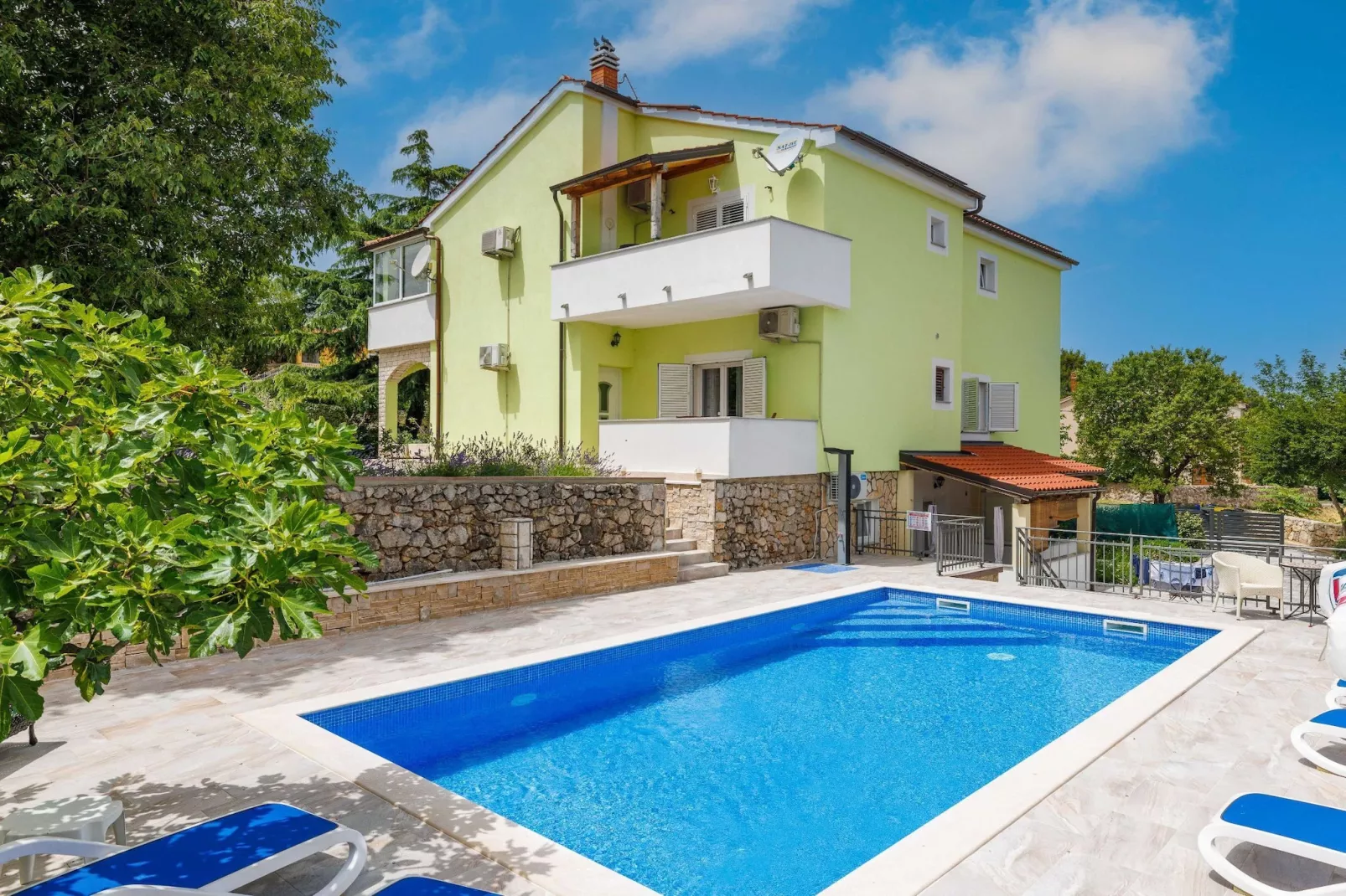 Wonderful Krk Island Stay: Shared Pool, Grill Patio, and Nearby Beaches - Double Room-Schwimmbad