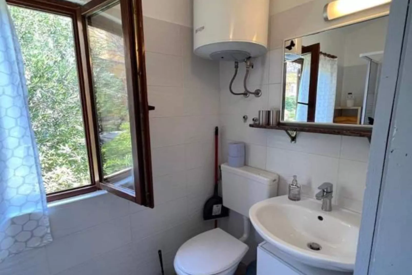 One-Bedroom Apartment With Sea View (A)-Bathroom