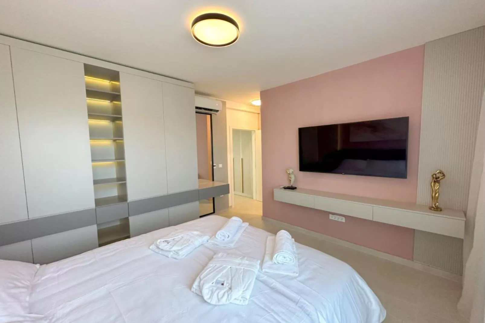 Leonarda Waterfront Residences- Three-Bedroom Penthouse with Infinity Pool (The Skyview Penthouse) - S4-Bedroom