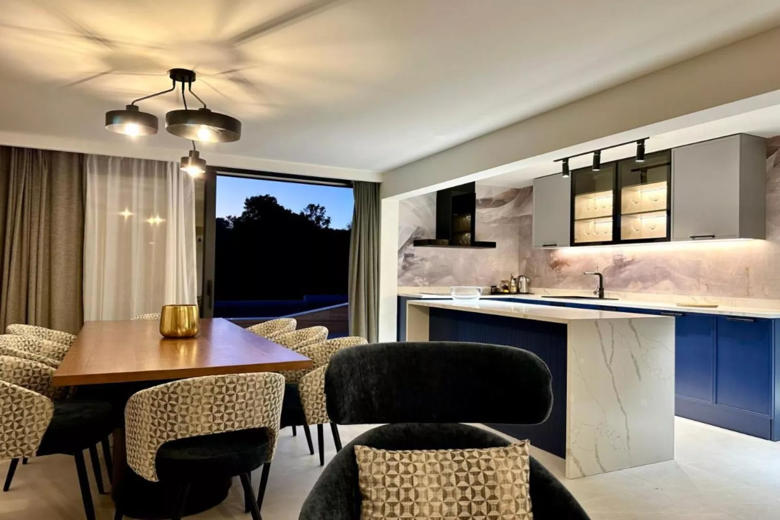 Leonarda Waterfront Residences-Two-Bedroom Apartment with private pool (The Bayfront One) -S5-Kitchen