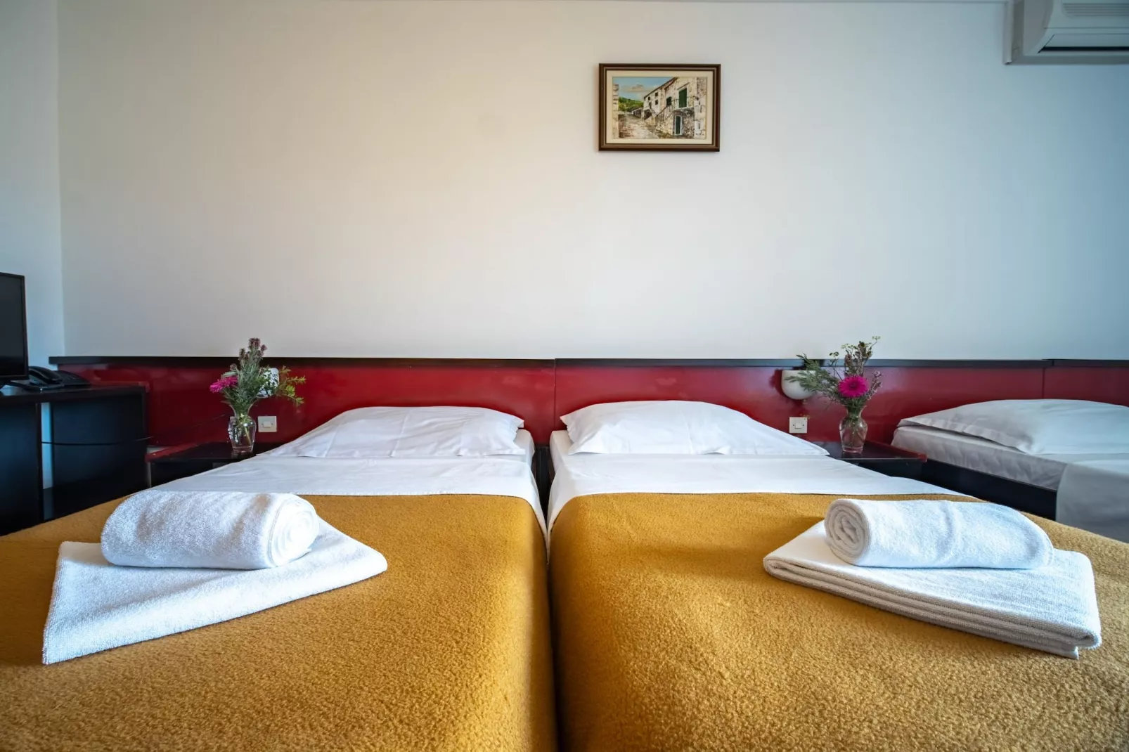 Hotel Issa - Triple Room Sea View-Bedroom