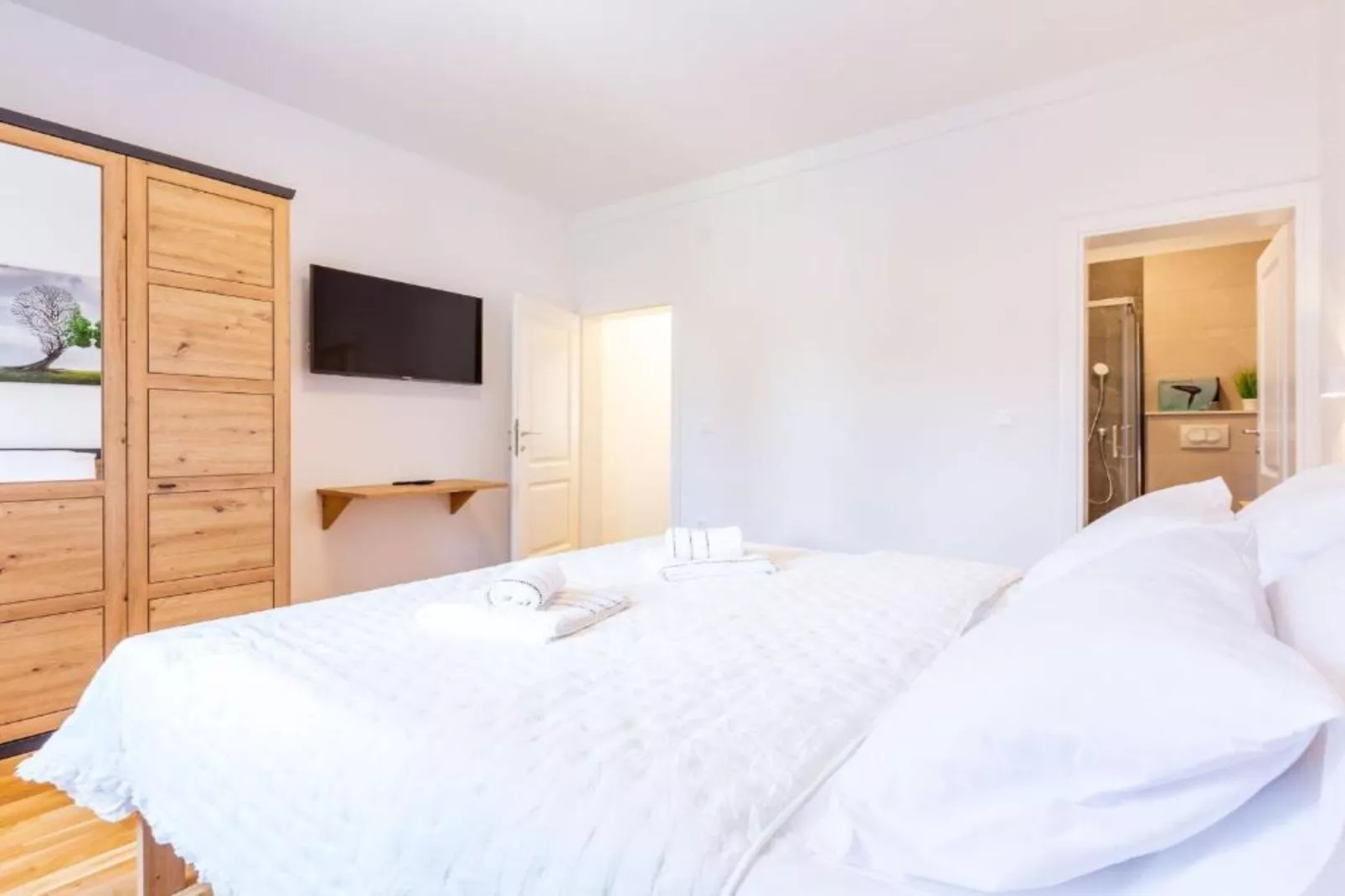 Peaceful Murvica Villa Pool, Garden, and Modern Comfort - Two Bedroom Holiday Home with Private Pool-Chambre