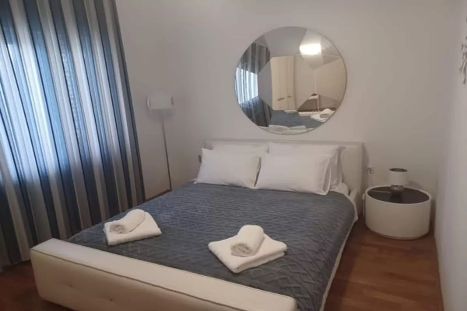 Apartment Eli - Three Bedroom Apartment With Terrace And Sea View-Bedroom