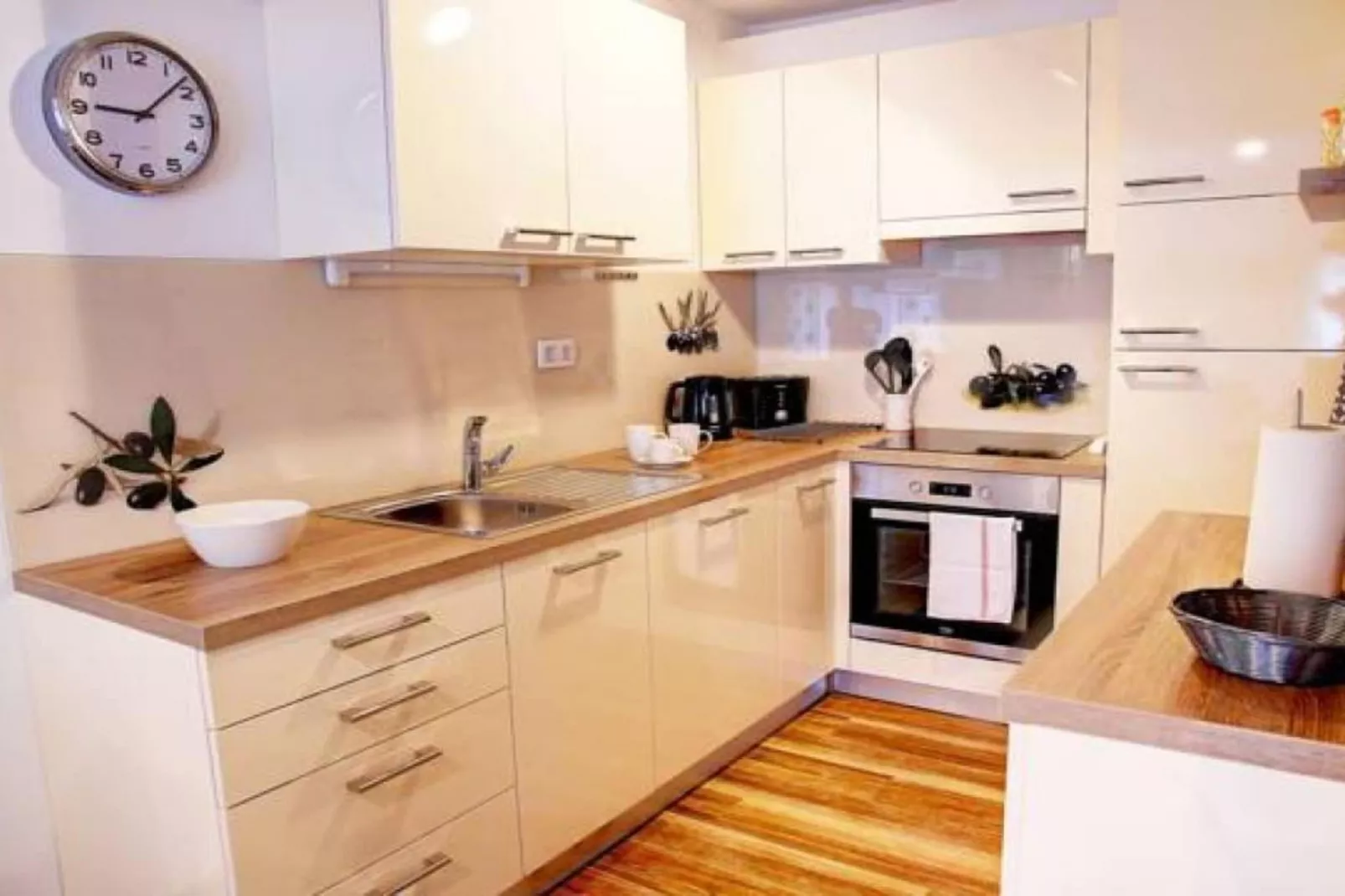 Stylish Retreat with BBQ and Modern Amenities near Terme - Three Bedroom Apartment-Kitchen