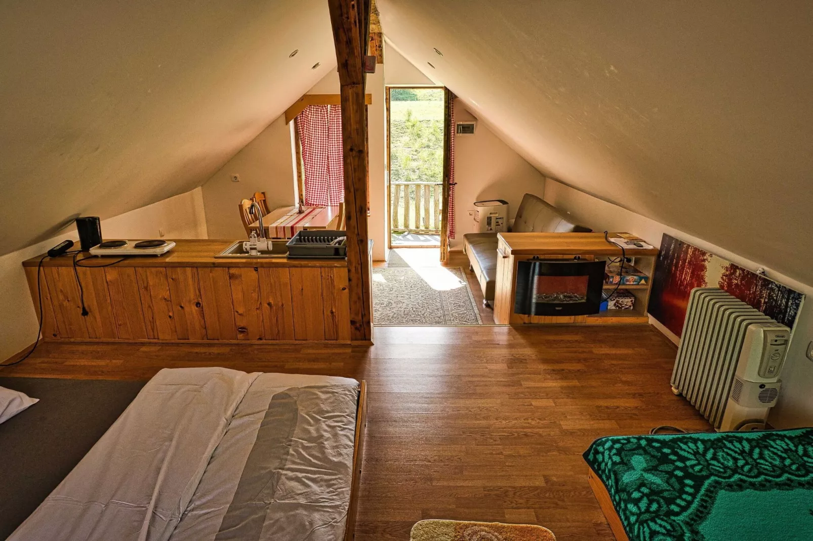 Visnja Gora Meadow Hideaway with Terrace - One Bedroom Cottage with Terrace (owner Hiška na skalci)-Schlafzimmer