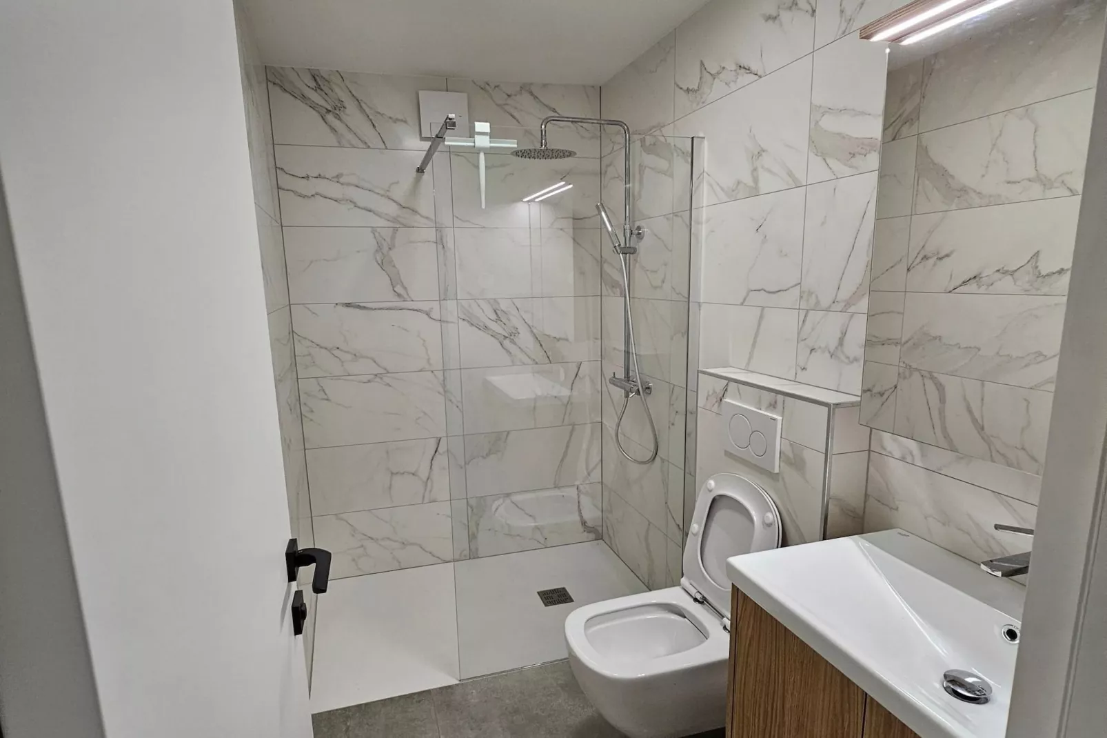 Portoroz Apartment with Sea View and Hot-Tub - One Bedroom Apartment with Sea View and Terrace-Bathroom