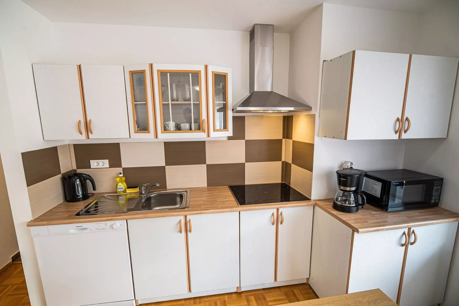 Mountain View Haven Apartments - One Bedroom Apartment  with Balcony-Küche