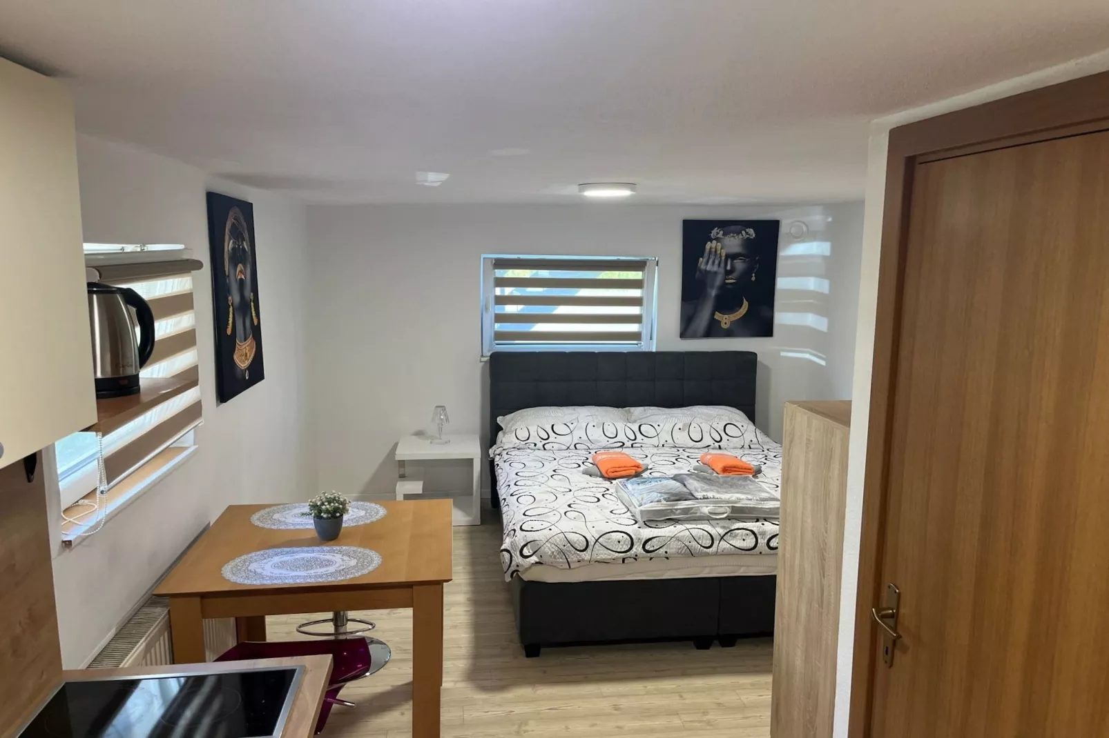 Meadow Tranquil Apartments with Evergreen Garden - Studio Apartment-Bedroom