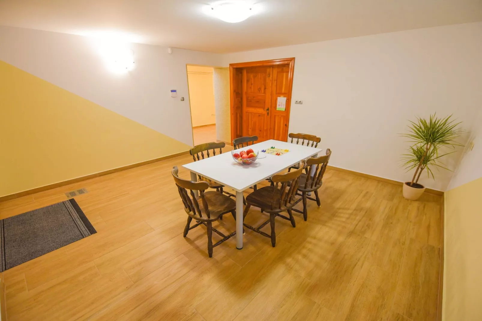 Cozy Luxe Holiday Home with Natural Thermal Bath - Seven Bedroom Holiday Home-Salle à manger