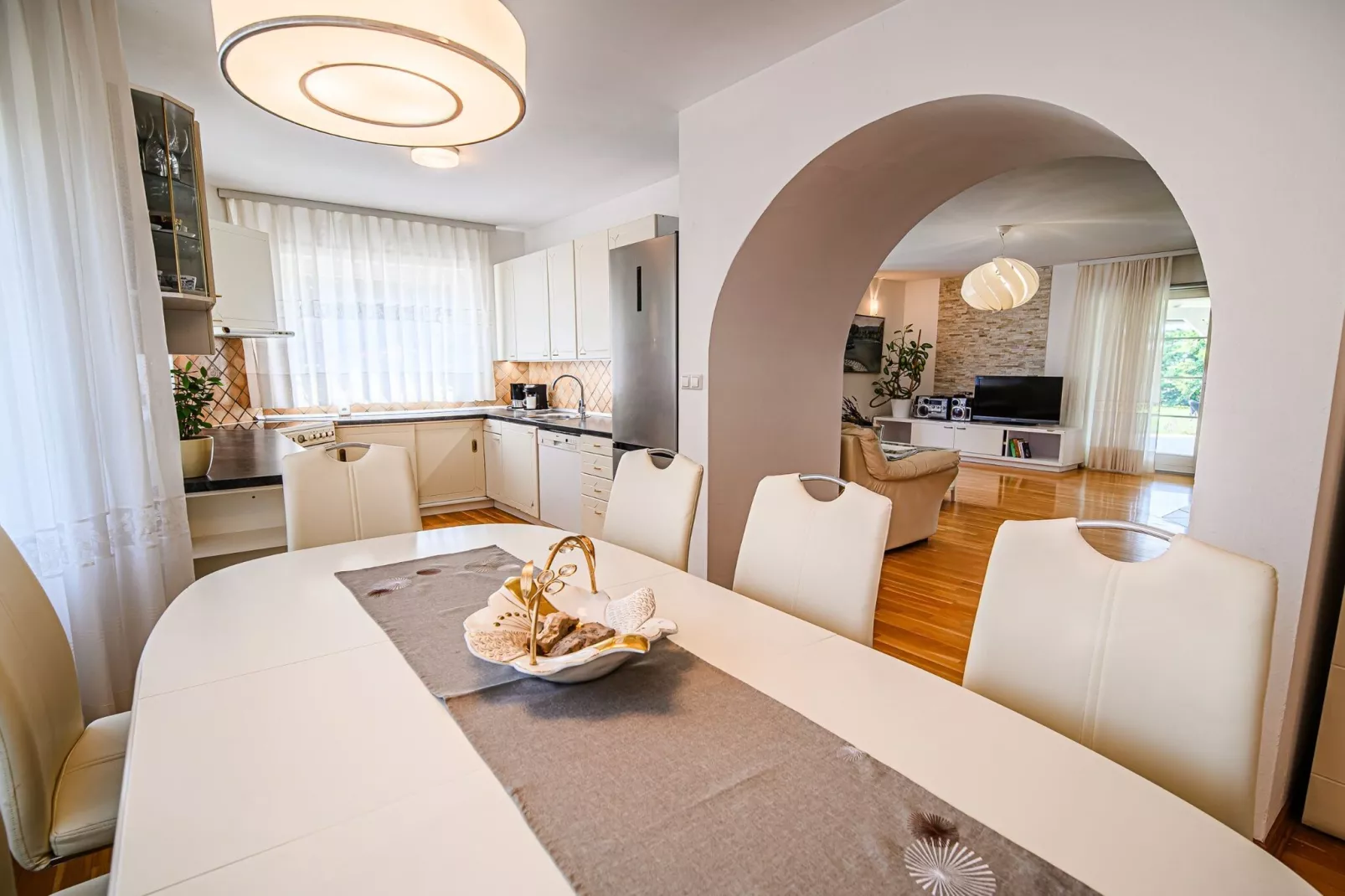 Stunning Rural Holiday Home with Garden and BBQ -  Four Bedroom Holiday Home-Dining room