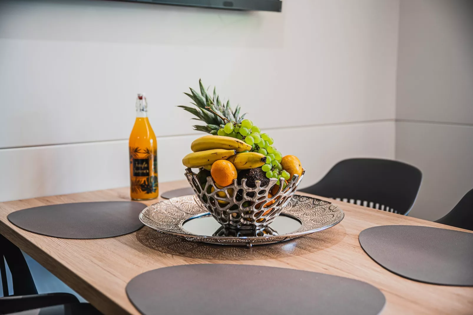 Lake Serenity Premium Mobile Homes with Thermal Riviera Tickets - Twho Bedroom Mobile Home 15\/011-Living room