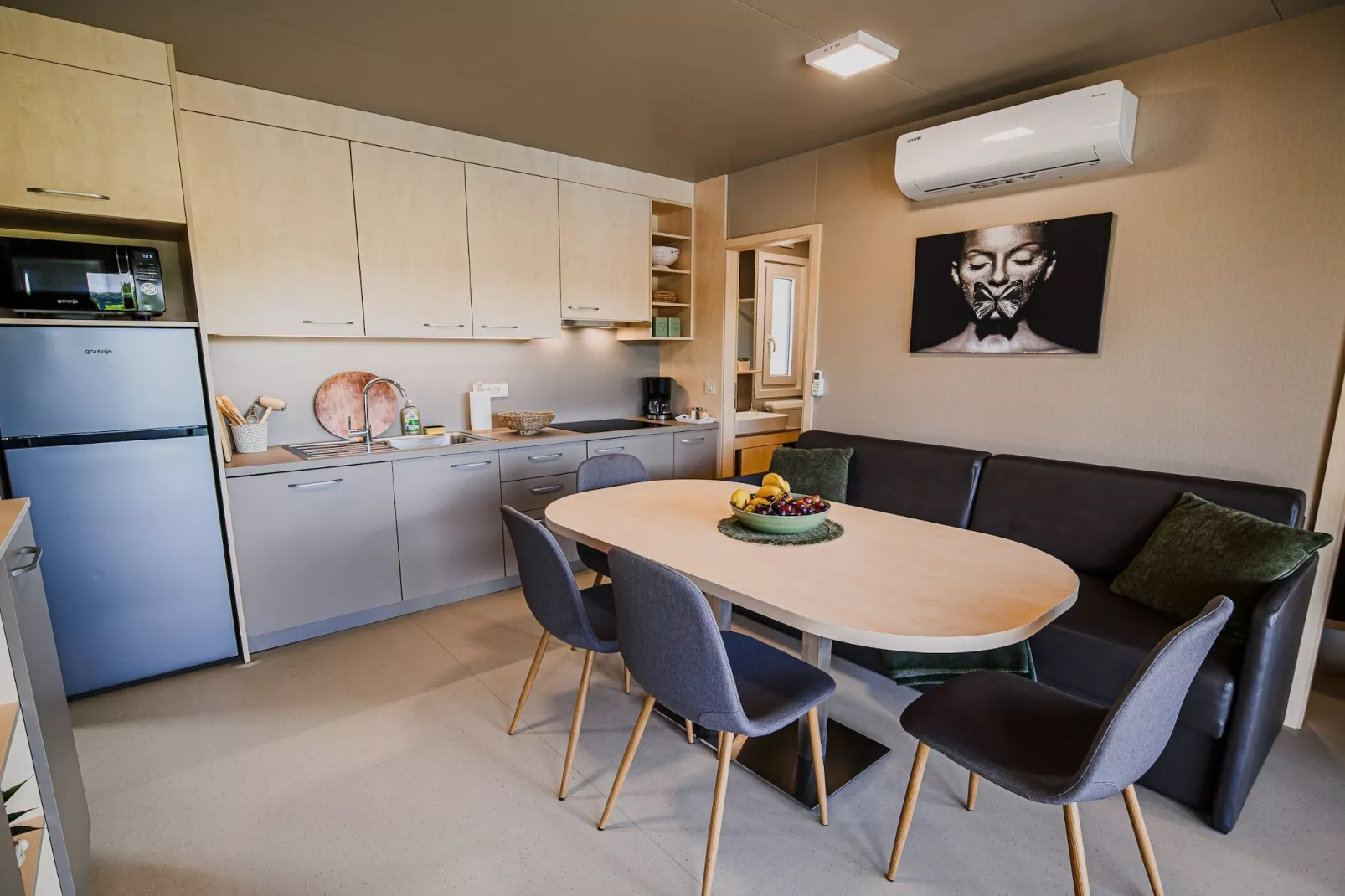 Lakeside Luxury Retreat Mobile Homes with Thermal Riviera Tickets - Three Bedroom Mobile Home 15\/020-Dining room