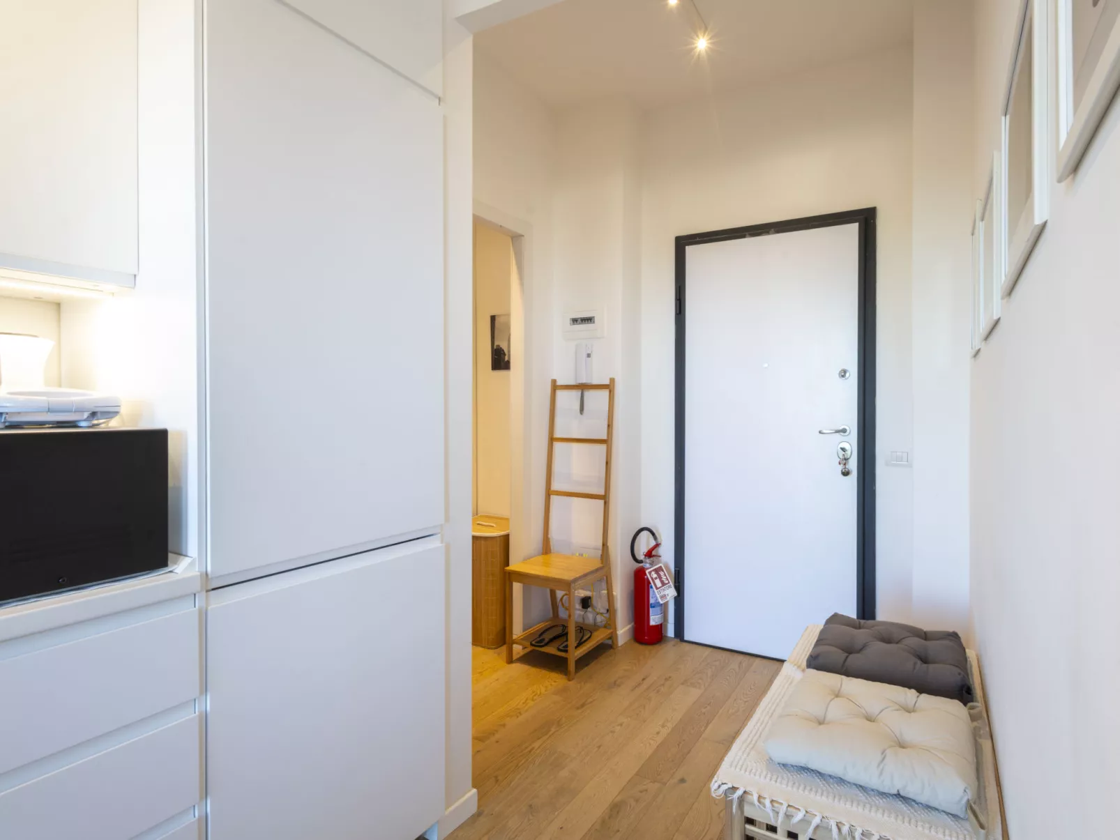 San Donato Open Space-Dedans