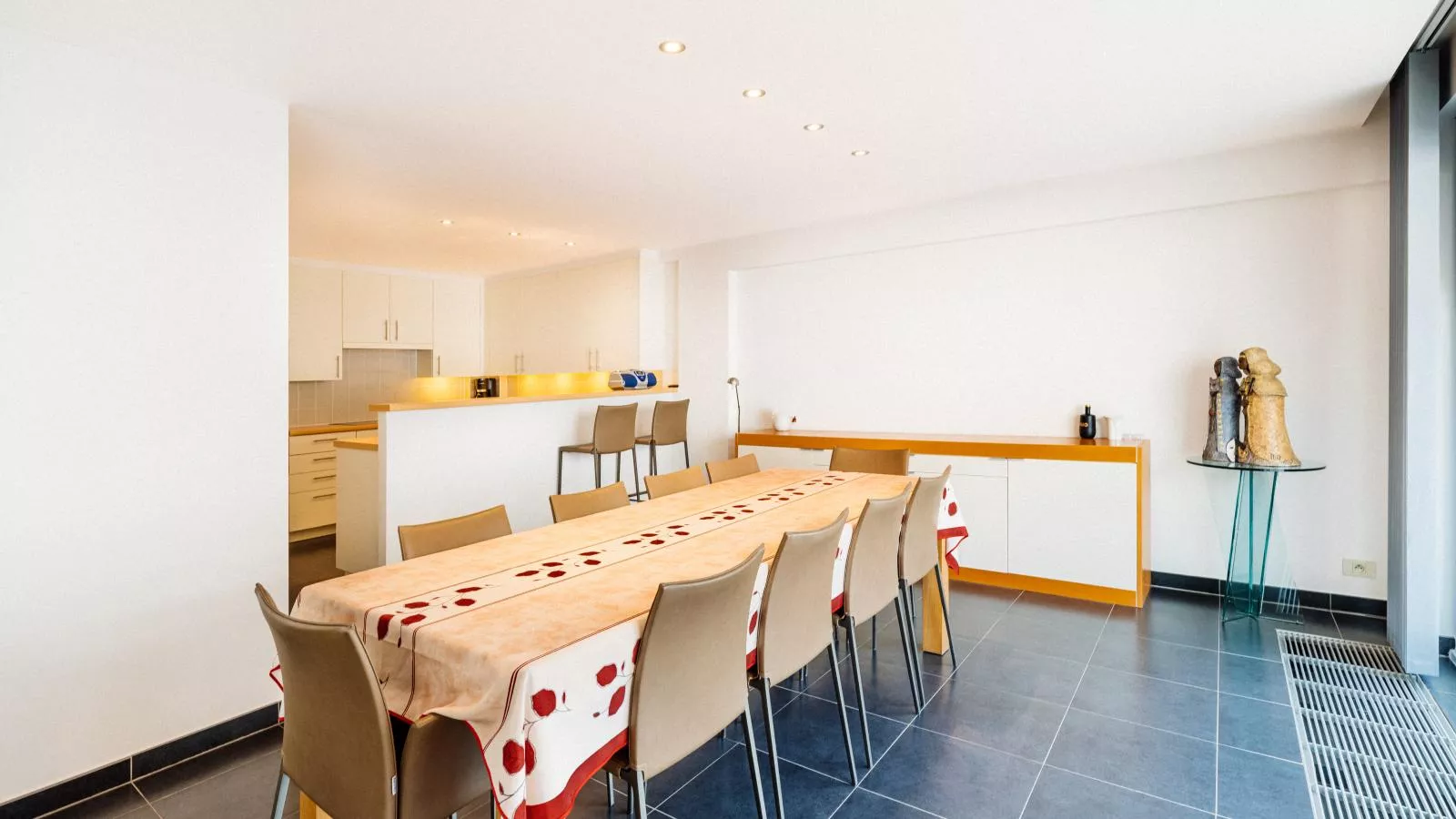 Brit Eerste-Dining room