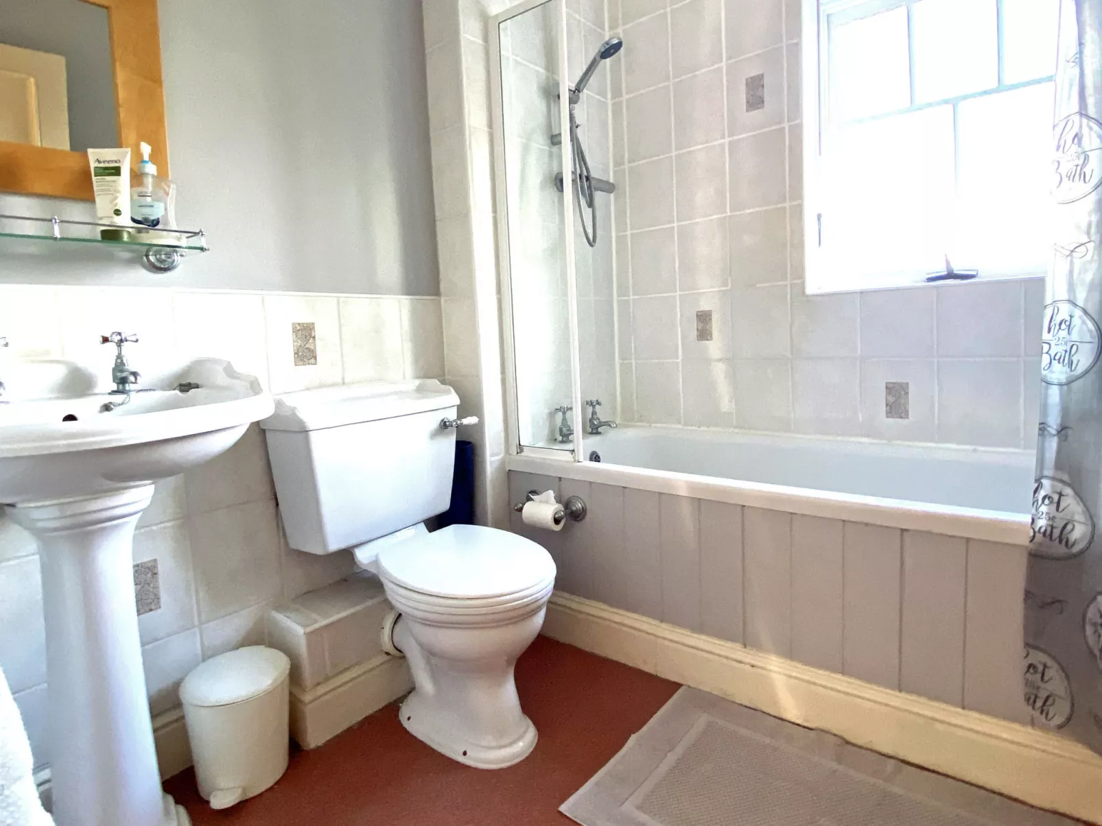 Courtyard HC No 8-Drinnen