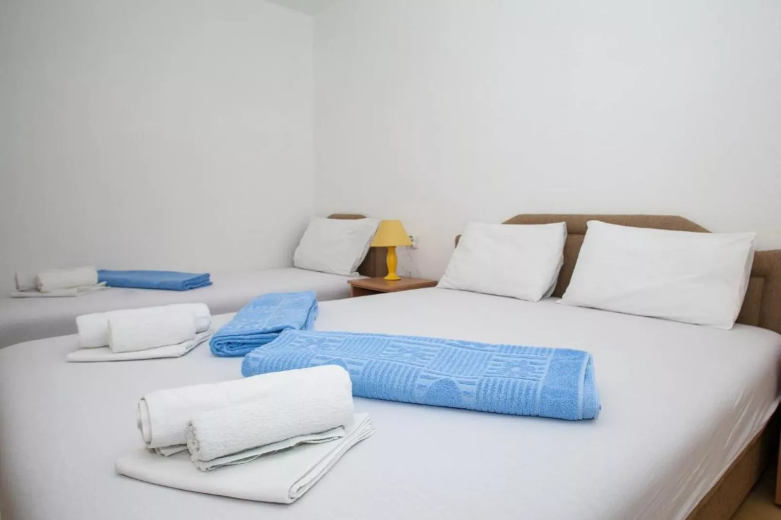 Charming Seaside Escape in Kotor - One Bedroom Apartment with Sea View 2-Schlafzimmer