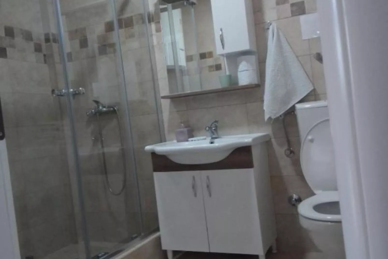 Adriatic Haven – Cozy Tivat Apartment with a Terrace - One Bedroom Apartment 1-Badezimmer