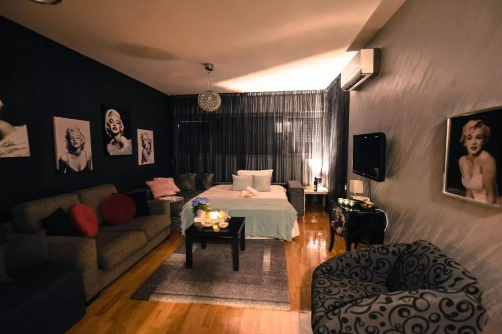 Chic Budva City Retreat - Studio Apartment with Balcony-Schlafzimmer