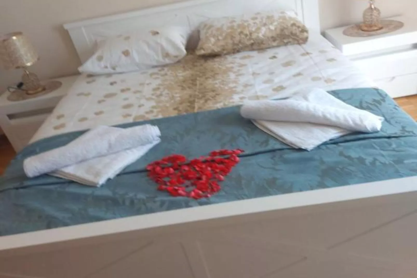 Deluxe City Escape with Modern Comforts & Garage - Double Room-Schlafzimmer