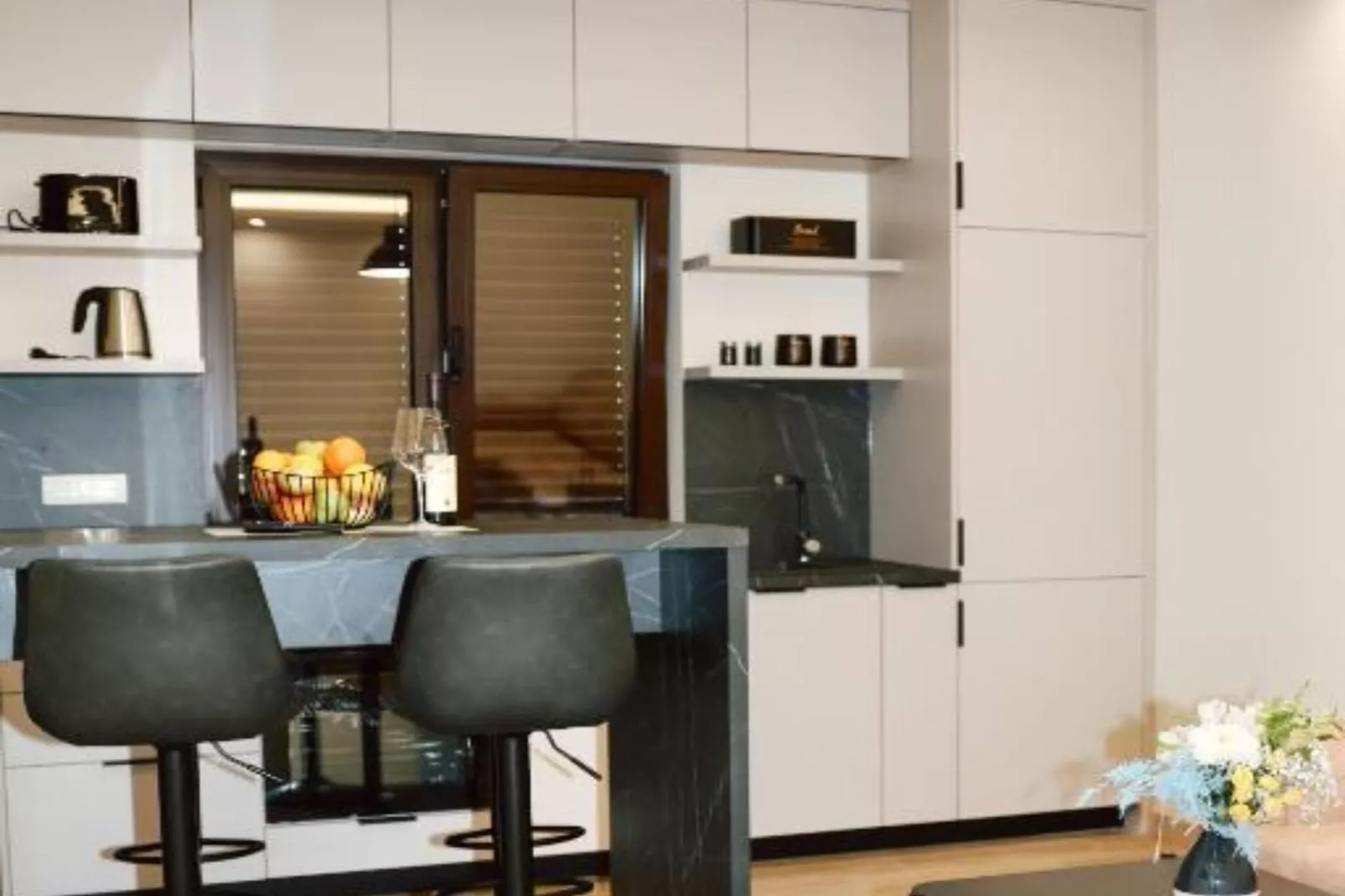 Stylish Apartment with Modern Elegance in Herceg Novi Area - Deluxe One Bedroom Apartment with Balcony-Küche