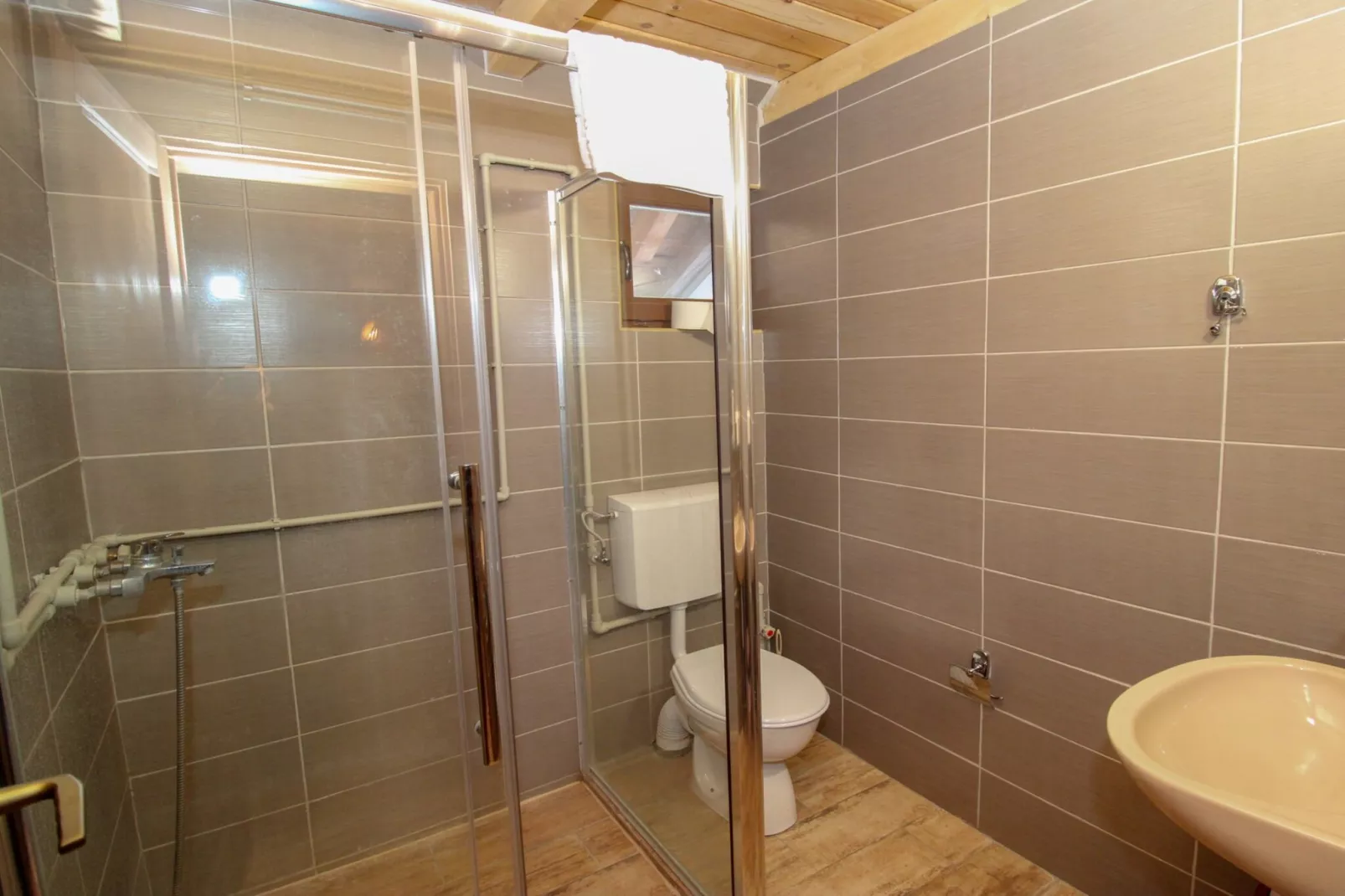 Ethno Village Dolina Mira - Two Bedroom Holiday Home (Zelengora)-Bathroom