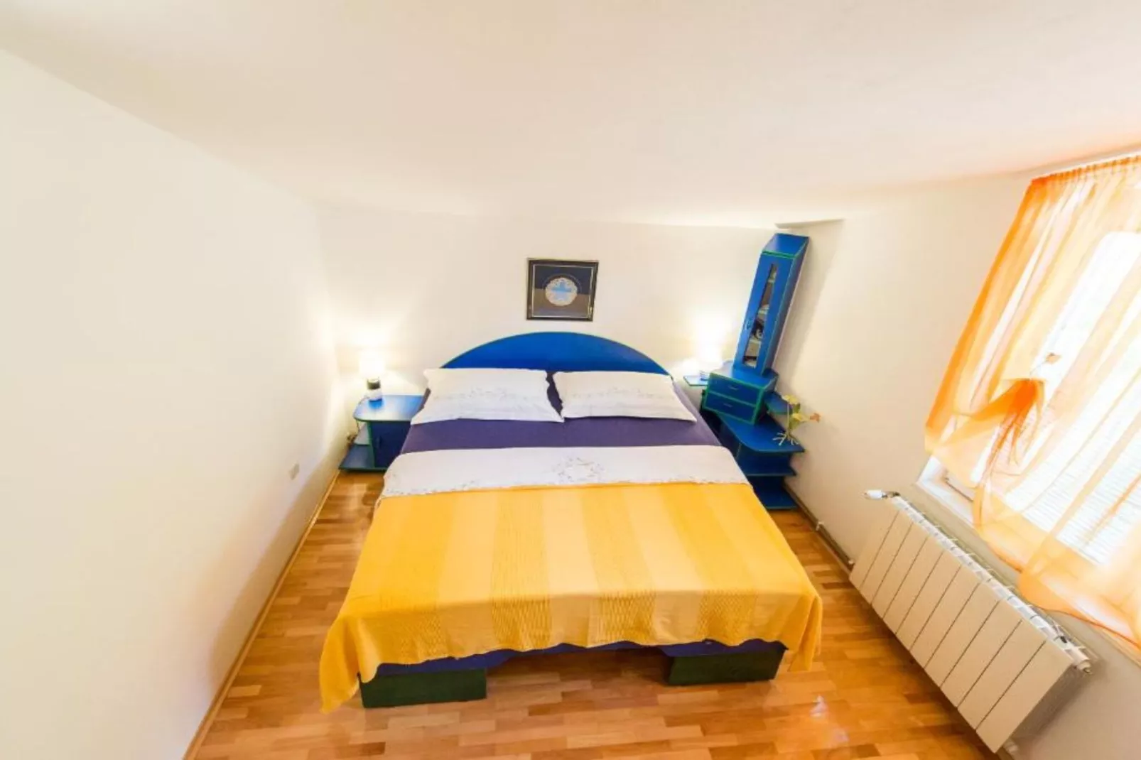 Two-Bedroom Apartment With Lake View-Schlafzimmer