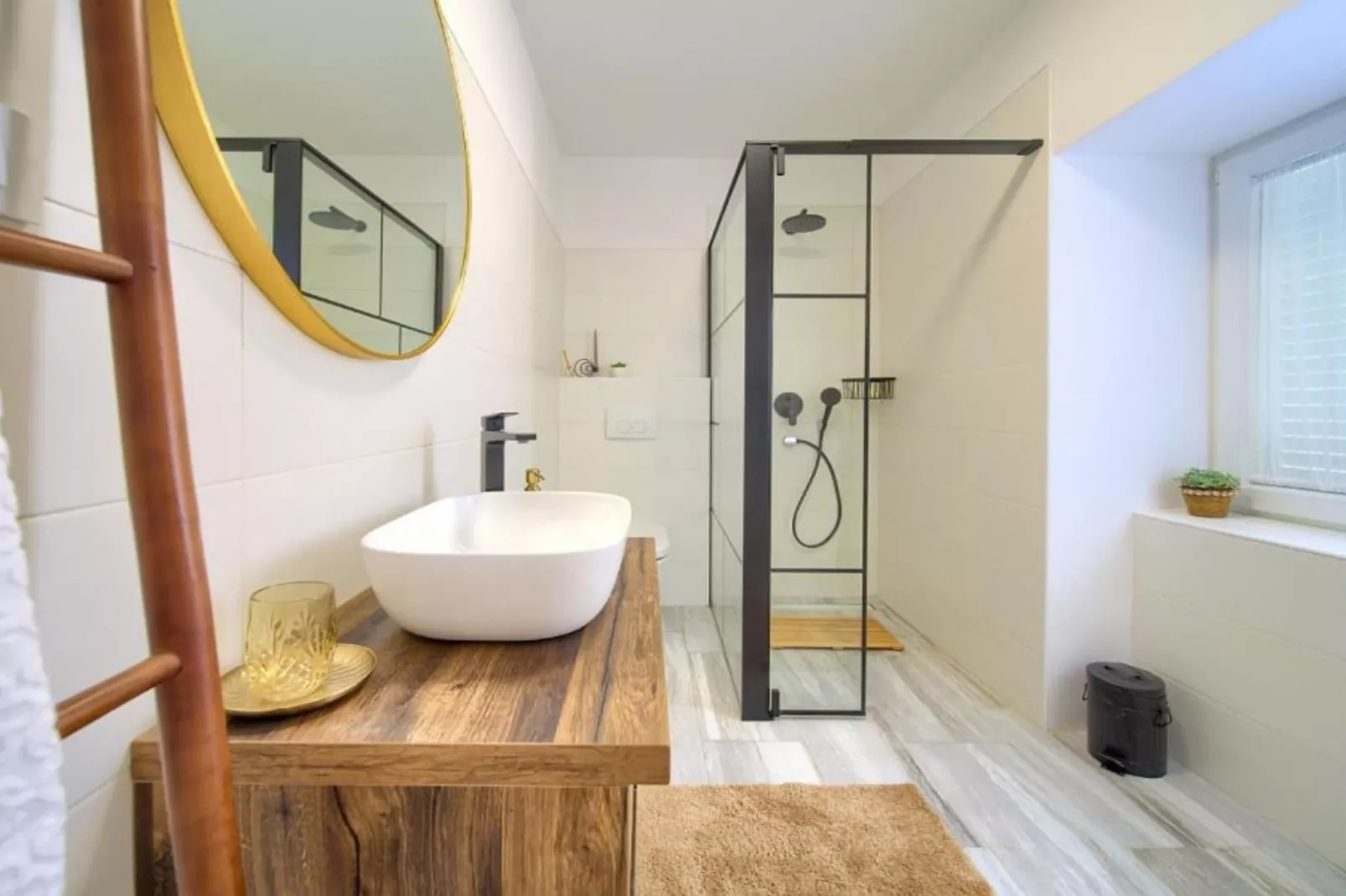 One-Bedroom Apartment With Terrace And Sea View-Salle de bain