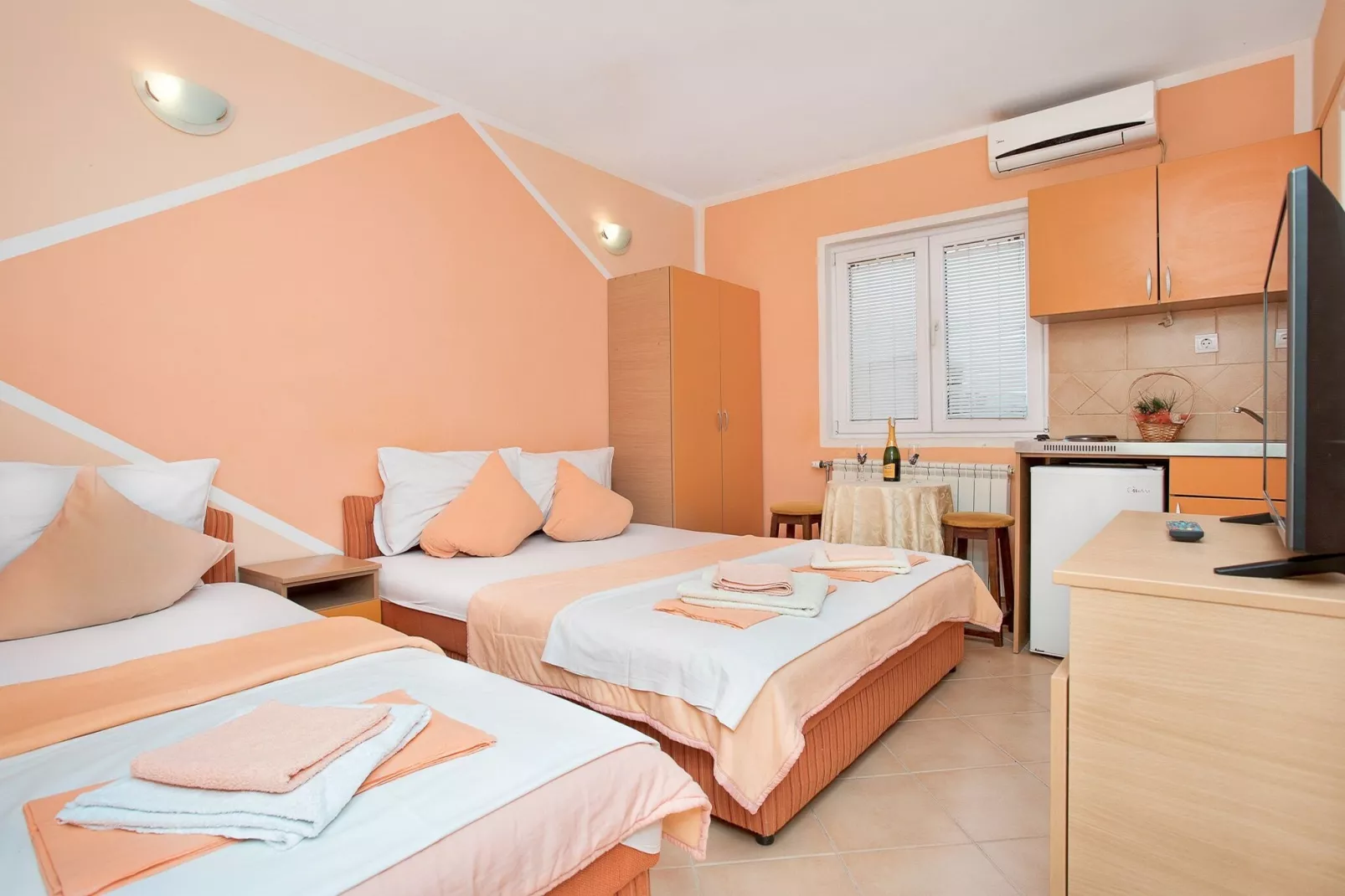 Perfect Budva Stay Near the Sea & Aqua Park - Comfort Triple Studio 1\/1-Schlafzimmer