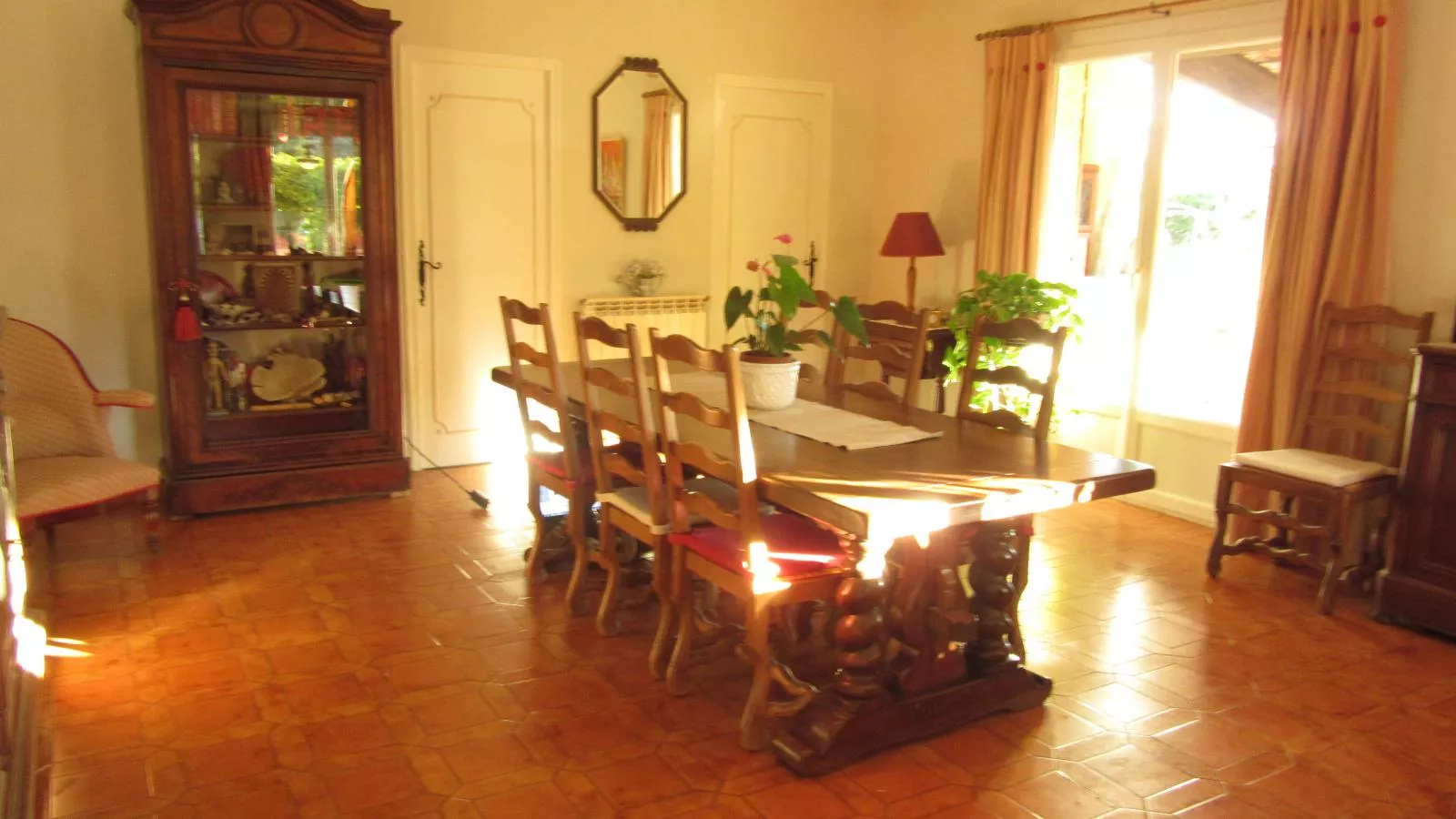 Le clos de la Tuf-Dining room