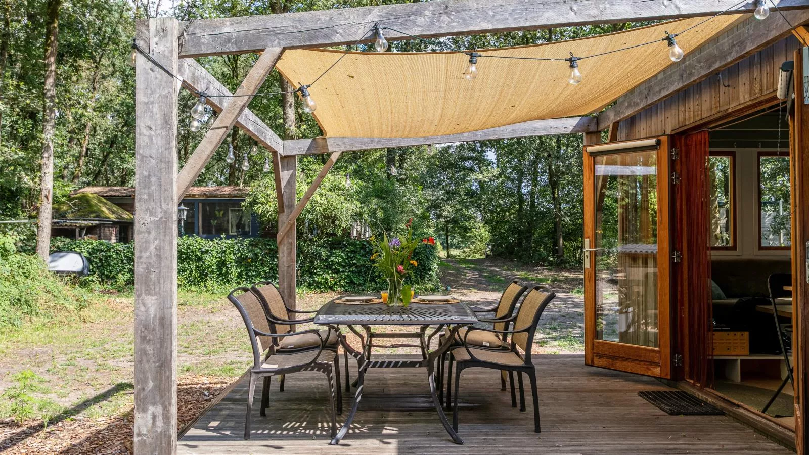 Bij ons Tinie-Terrace balcony